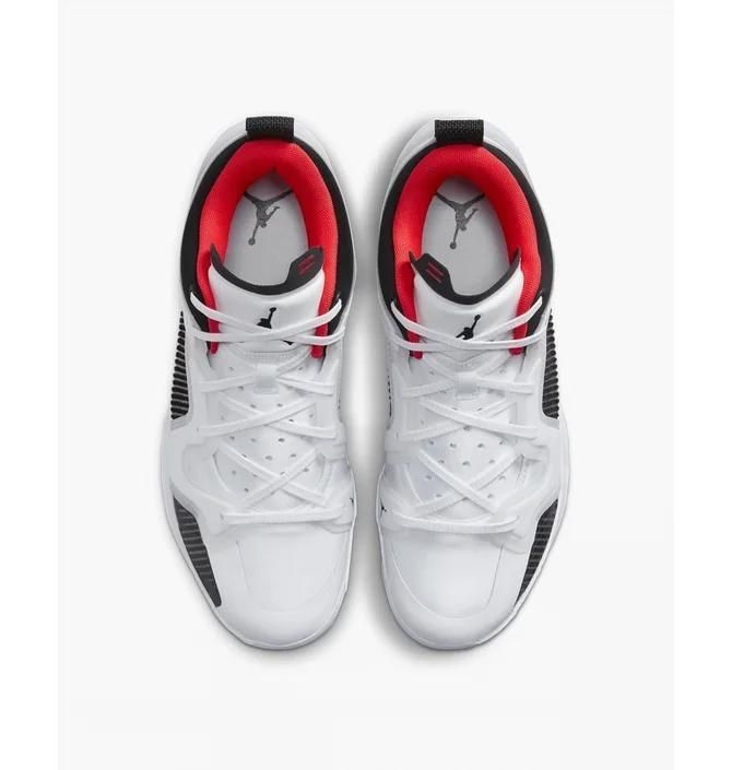 Кросівки чоловічі Nike Air Jordan 37 Low Sneakers (DQ4122-100) DQ4122-100 фото