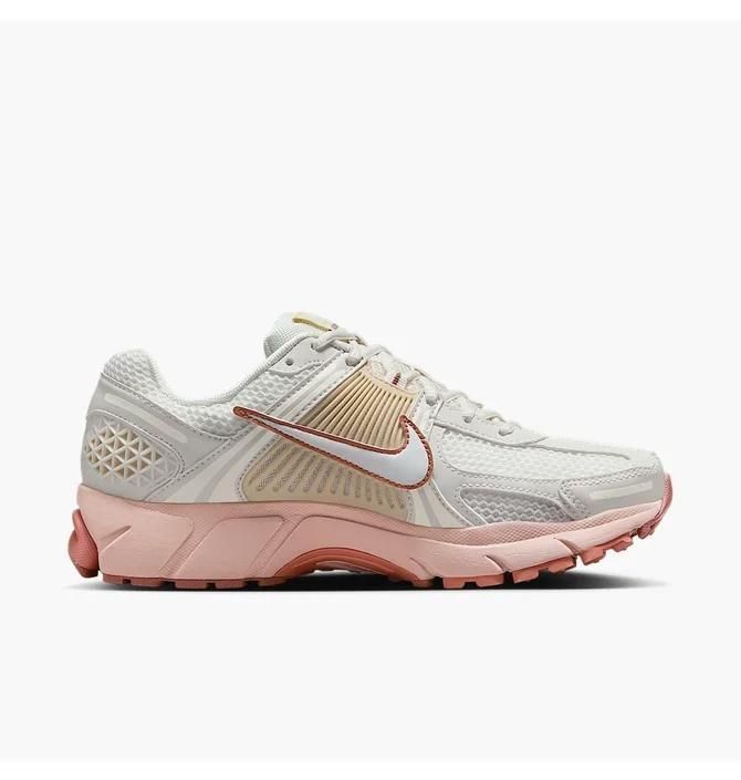 Кросівки жіночі Nike Wmns Zoom Vomero 5 (FJ2028-002) FJ2028-002 фото